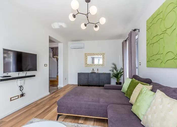 Viktorija With Private Pool Apartment *