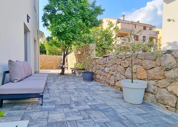 Viktorija With Private Pool Apartmán