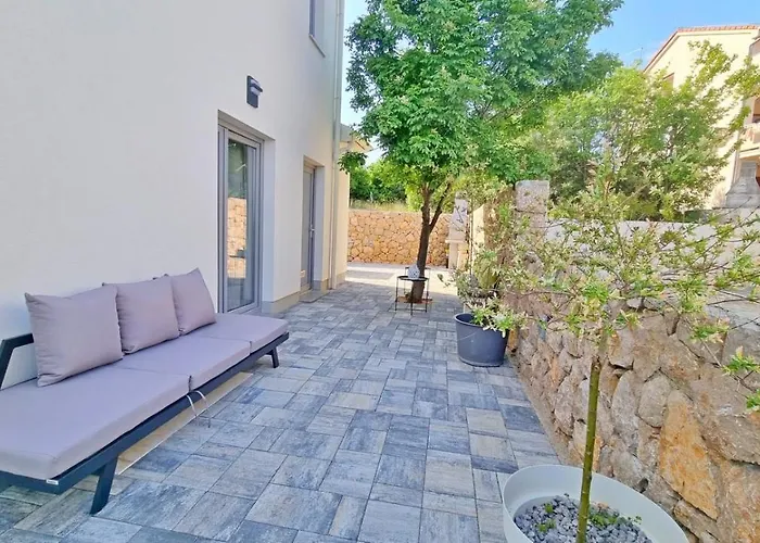 Viktorija With Private Pool * Cizici