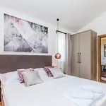 Apartment Viktorija With Private Pool