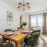Viktorija With Private Pool Apartment *