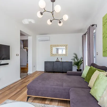 Viktorija With Private Pool Apartament *