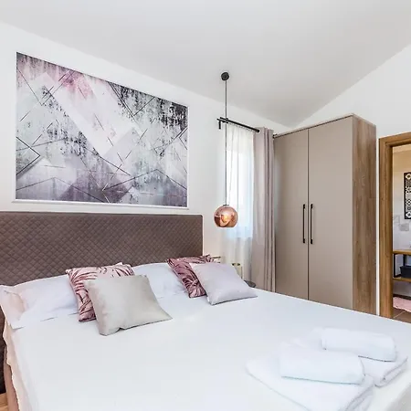 Apartament Viktorija With Private Pool