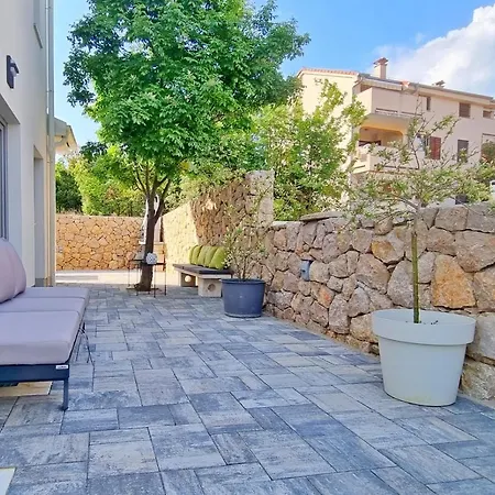 Viktorija With Private Pool Apartament