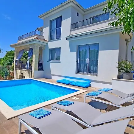 Viktorija With Private Pool Apartament Čižići
