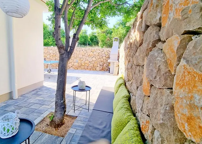 Viktorija With Private Pool Apartament *