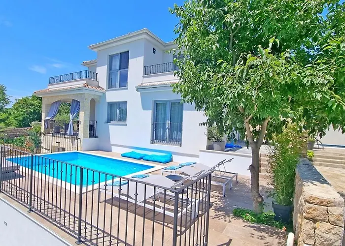 Viktorija With Private Pool شقة Čižići