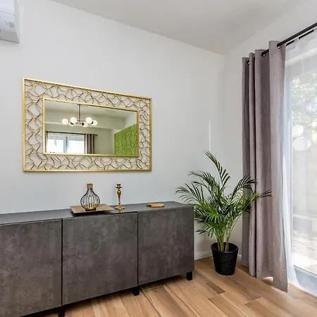 Viktorija With Private Pool Appartamento *